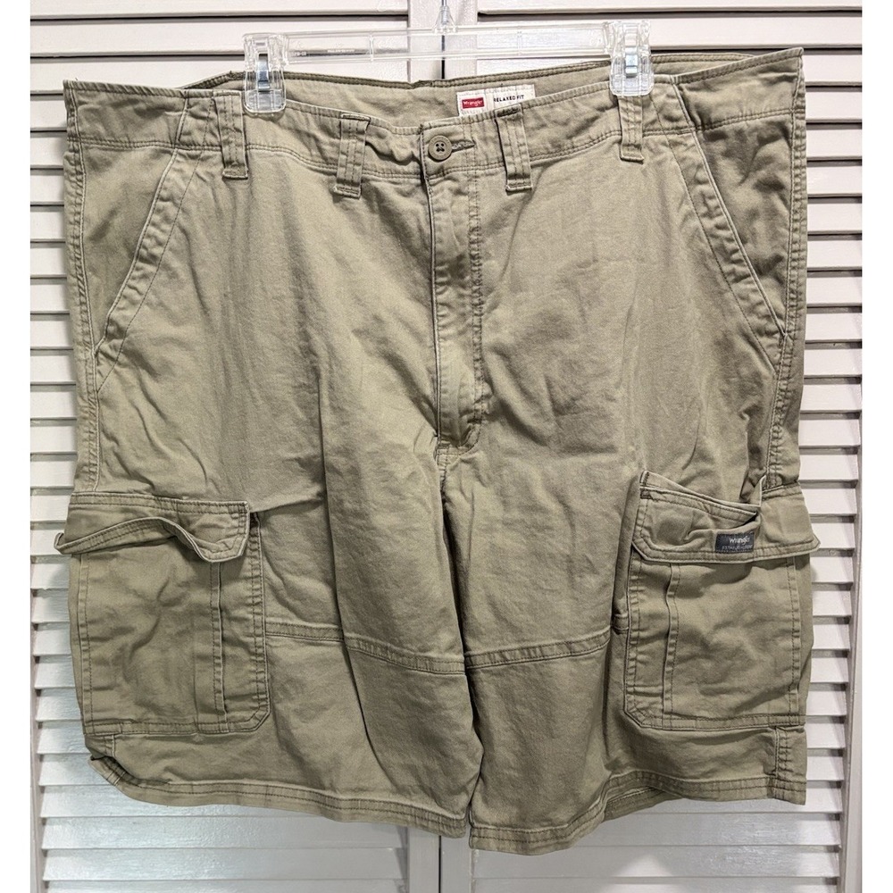 Wrangler Relaxed‎ Fit Khaki Beige Cargo Shorts Size 44 Pockets High Rise Outdoor